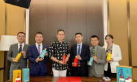 云倉酒莊簽約著名演員吳啟華為豪邁白酒代言人