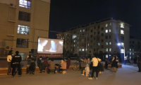 威海：福利電影進(jìn)社區(qū)，豐富居民精神文化生活