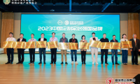 詮釋品牌實(shí)力 紅利整木摘得2023中國(guó)定制家居強(qiáng)國(guó)品牌
