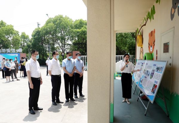 召開貨運行業(yè)黨建現(xiàn)場會.jpg