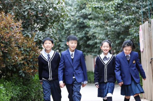 校服之美潤澤童心——河南省七所中小學(xué)校陸續(xù)開展“美的第一課”