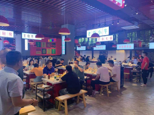 食欲大開(kāi)，老街小牛—— 一個(gè)不一樣的火鍋串串店