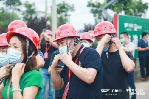 300人團(tuán)齊聚千年舟澳思柏恩日照工廠參觀交流