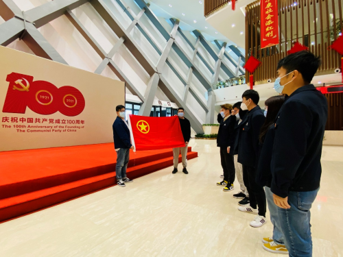 學(xué)習(xí)百年黨史 爭(zhēng)做先鋒青年