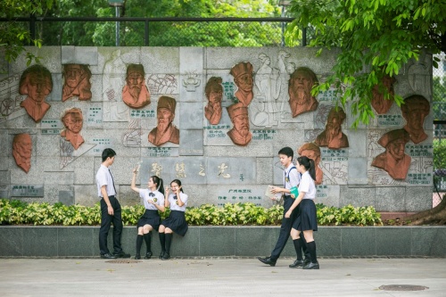 伊頓紀德：以校服為載體 構(gòu)建校園美育