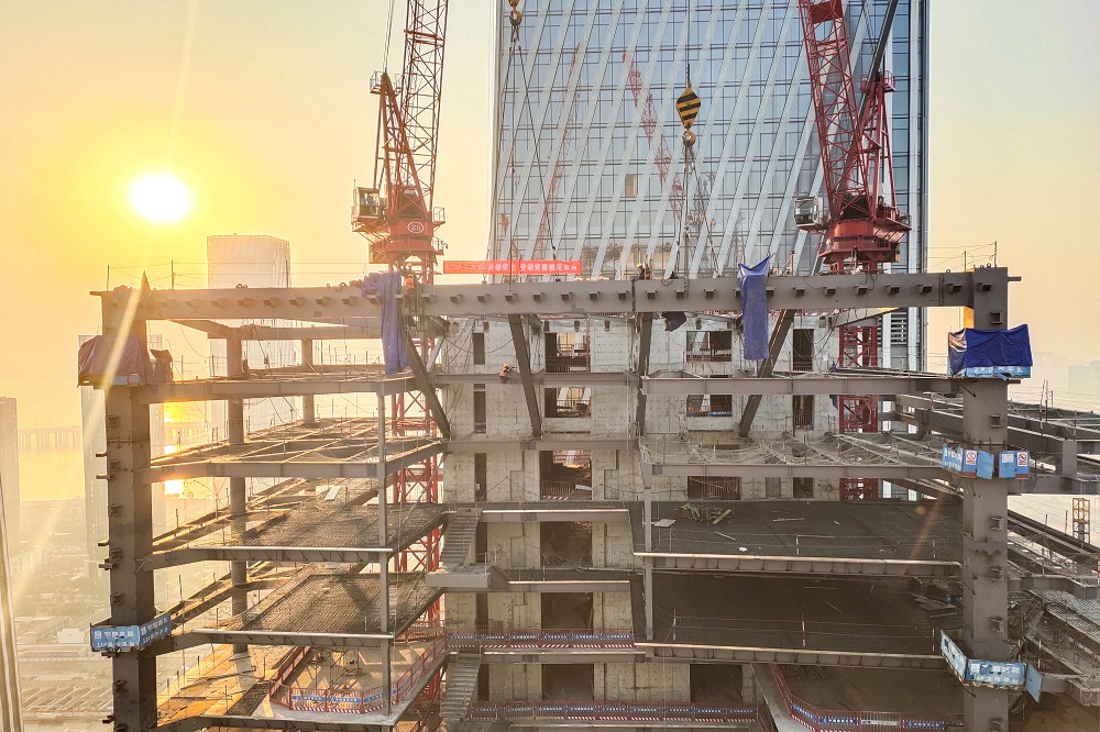 打造深圳前海“新名片”！中鐵鋼構(gòu)參建中英中糧大廈順利封頂