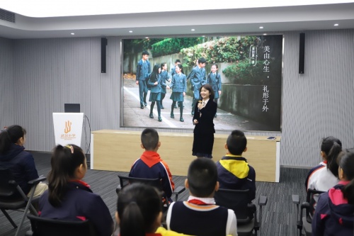 透過校服看校園服育之美  ——武漢小學(xué)開展“美的第一課”