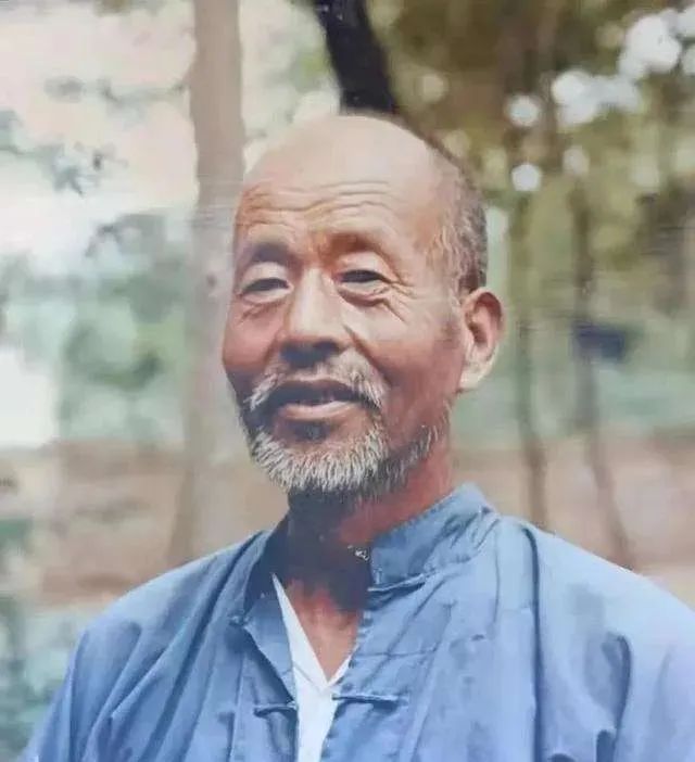 將軍筆下的父親，是永不熄滅的燈