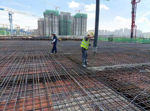 成功封頂！安徽省首個特大型上蓋停車場項目完成A區(qū)蓋板工程施工