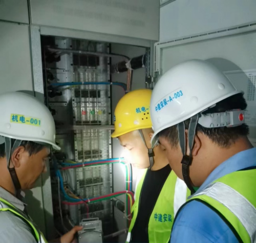 奮斗迎國慶|中建安裝南方公司參建的佛山瓏裕商業(yè)中心項目順利完成通電調(diào)試