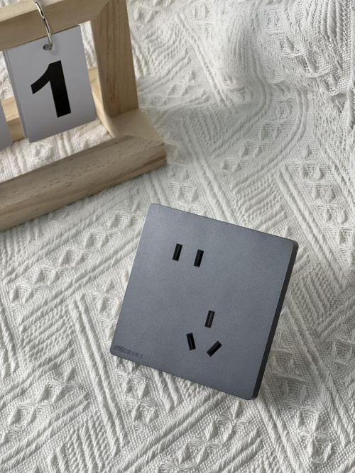 開學(xué)事故高發(fā)季 NVC雷士電工守護(hù)校園用電安全
