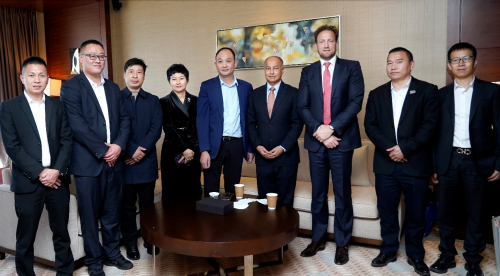 亞奧理事會總干事對杭州亞運會官方供應(yīng)商紐恩泰所作貢獻(xiàn)表示贊賞并希望世界泳聯(lián)合作