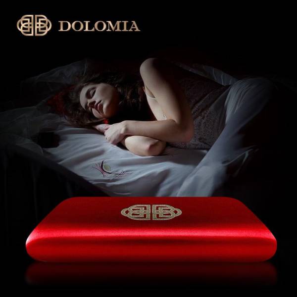 奢侈睡眠枕中的一員DOLOMIA，不斷升級(jí)材質(zhì)實(shí)力，在高級(jí)制枕領(lǐng)域更勝一籌