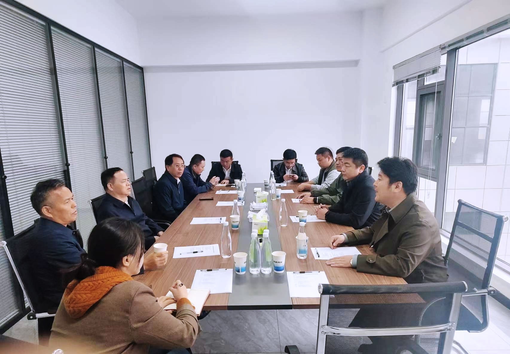 懷化市委常委、常務(wù)副市長(zhǎng)尹培國(guó)帶隊(duì)考察蘇州智慧倍增數(shù)字科技有限公司智能制造中心-安徽鼎研智能科技