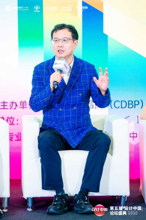    廣州建博會(huì)巧遇美的“常青樹”——“菜農(nóng)”黃劍峰