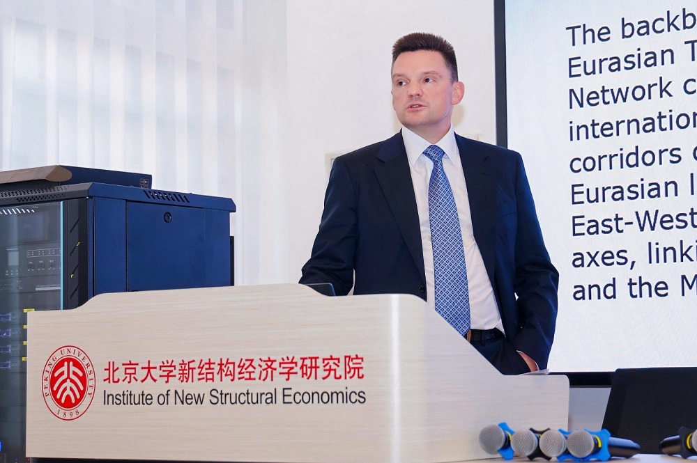 歐亞開發(fā)銀行行長(zhǎng)在中國(guó)發(fā)表演講：“多邊開發(fā)銀行需要新的動(dòng)力”