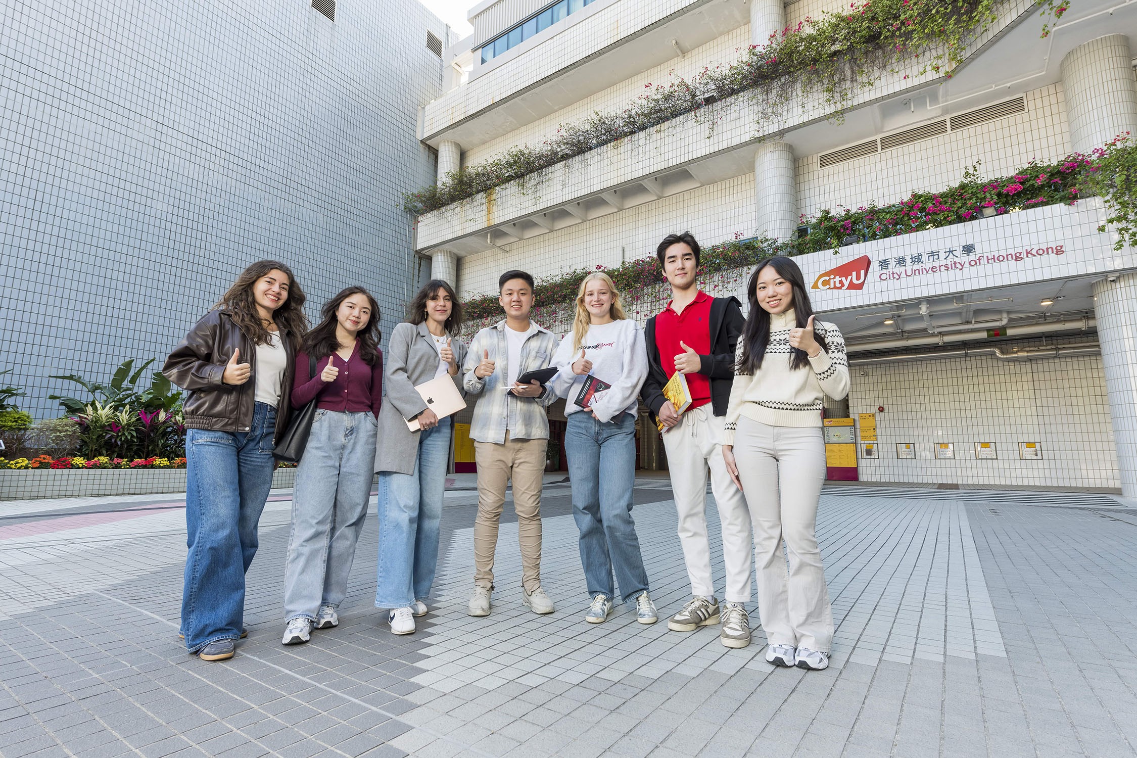 港城大MBA畢業(yè)生就業(yè)成果榮膺亞洲第一！精準(zhǔn)助力學(xué)生應(yīng)對(duì)就業(yè)市場(chǎng)挑戰(zhàn)