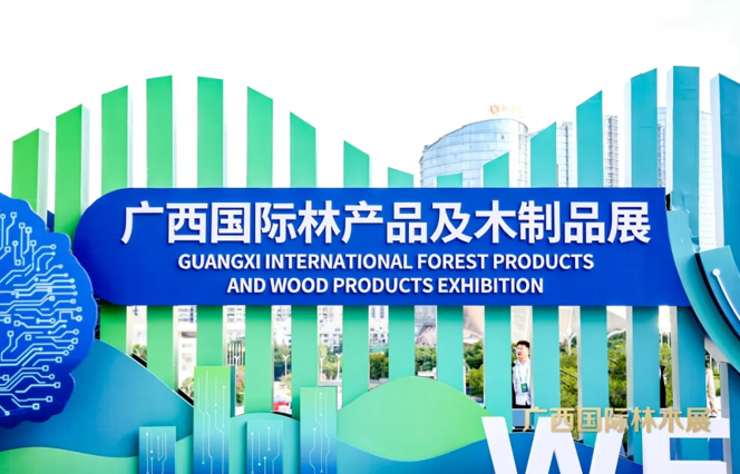 千年舟攜系列新花色驚艷亮相「2025年世界林木業(yè)大會(huì)暨2025年廣西國際林產(chǎn)品及木制品展」