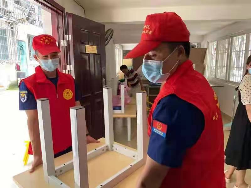 魚峰消防救援站黨員到社區(qū)報道開展服務活動